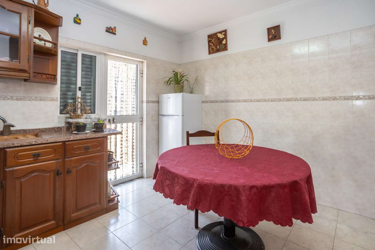 Moradia Geminada com Jardim, Cave e Garagem.-26