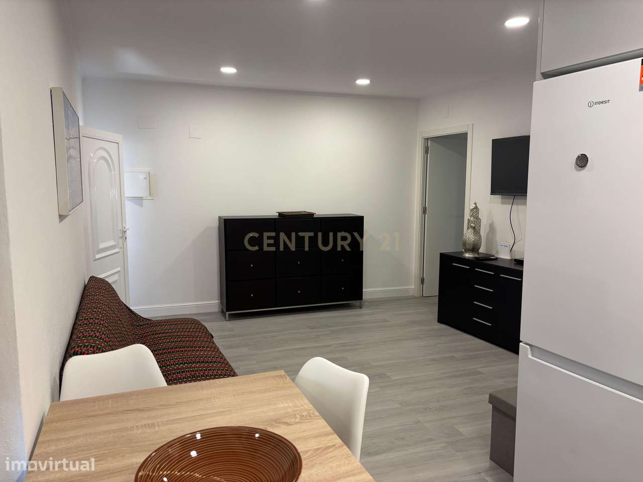 Moradia T2 renovada com estúdio independente e estacionamento | A 5 km-7