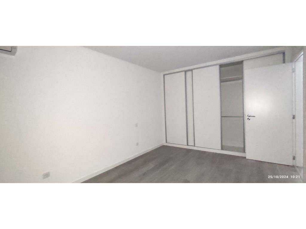 Moradia T4, com garagem e um belo terreno, localizada em zona de ex... - Grande imagem: 3/27