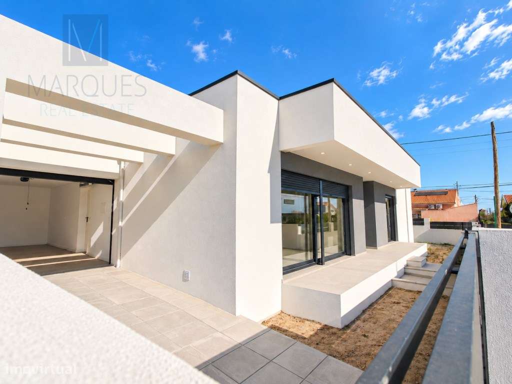Moradia T3 Térrea com Jardim em Fernão Ferro-8