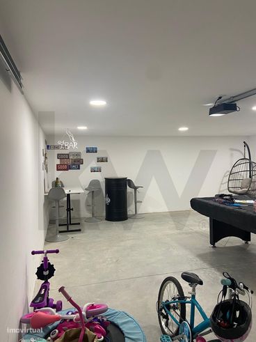 FANTÁSTICA MORADIA RECENTE EM ALGUEIRÃO – CONFORTO, ESPAÇO E QUALID-37