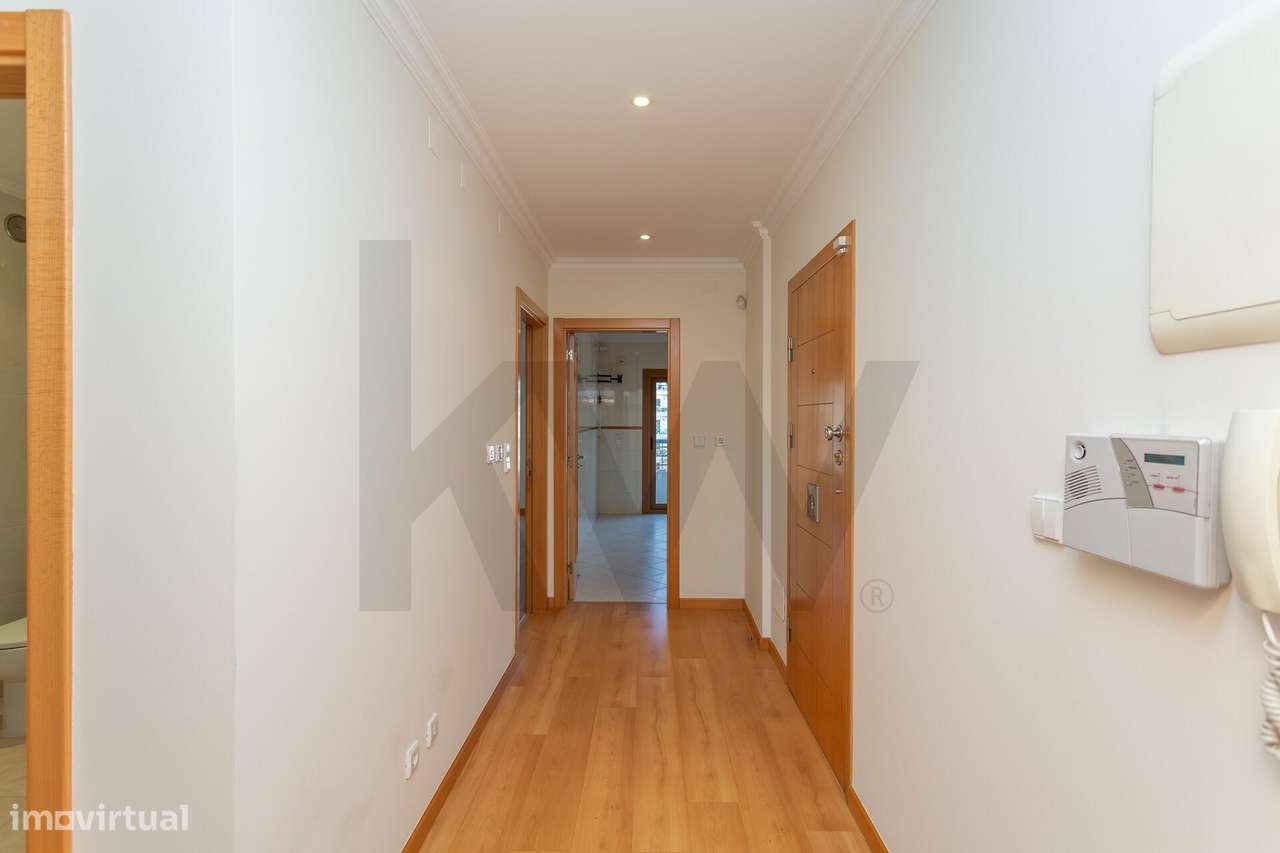 T2 com 2 varandas e 4 lugares de parqueamento, nas Colinas do Cruzeiro - Grande imagem: 3/43