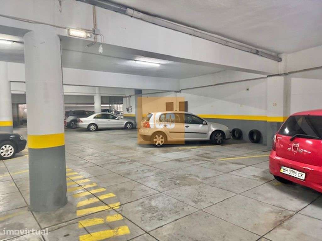 Parque automóvel com 53 lugares às Antas - Grande imagem: 4/23