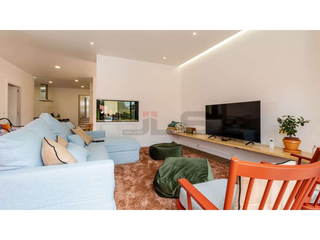 Moradia V4 com Apartamento T1 Anexo, Totalmente Remodelada - Centro...-25