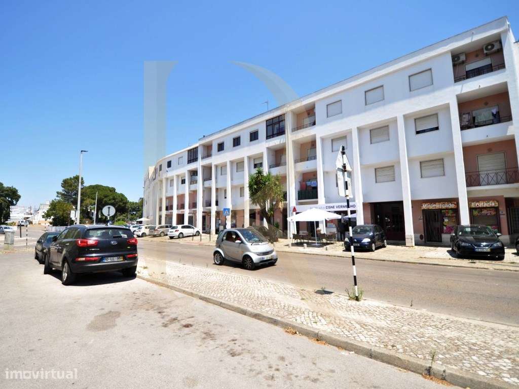 Apartamento T4 remodelado com varanda na Cruz de Pau-25