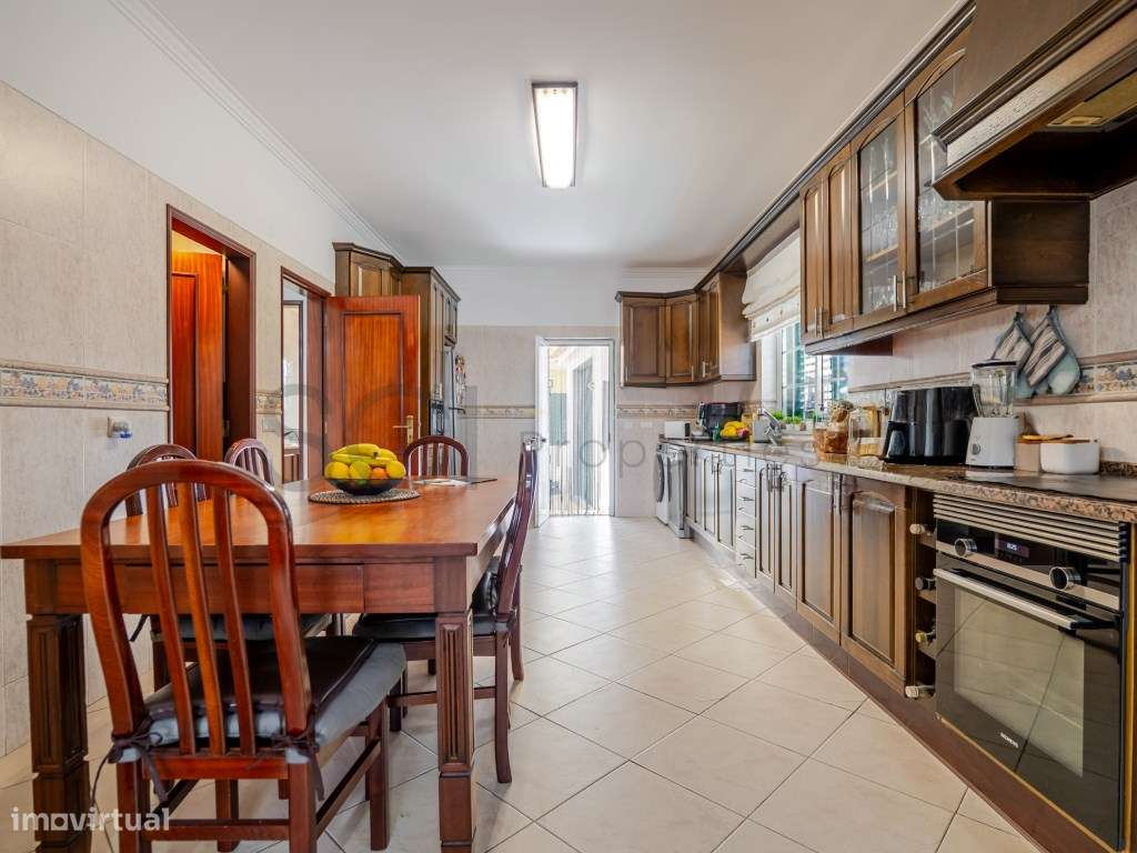 Moradia T5 Independente com Garagem em Fernão Ferro-12