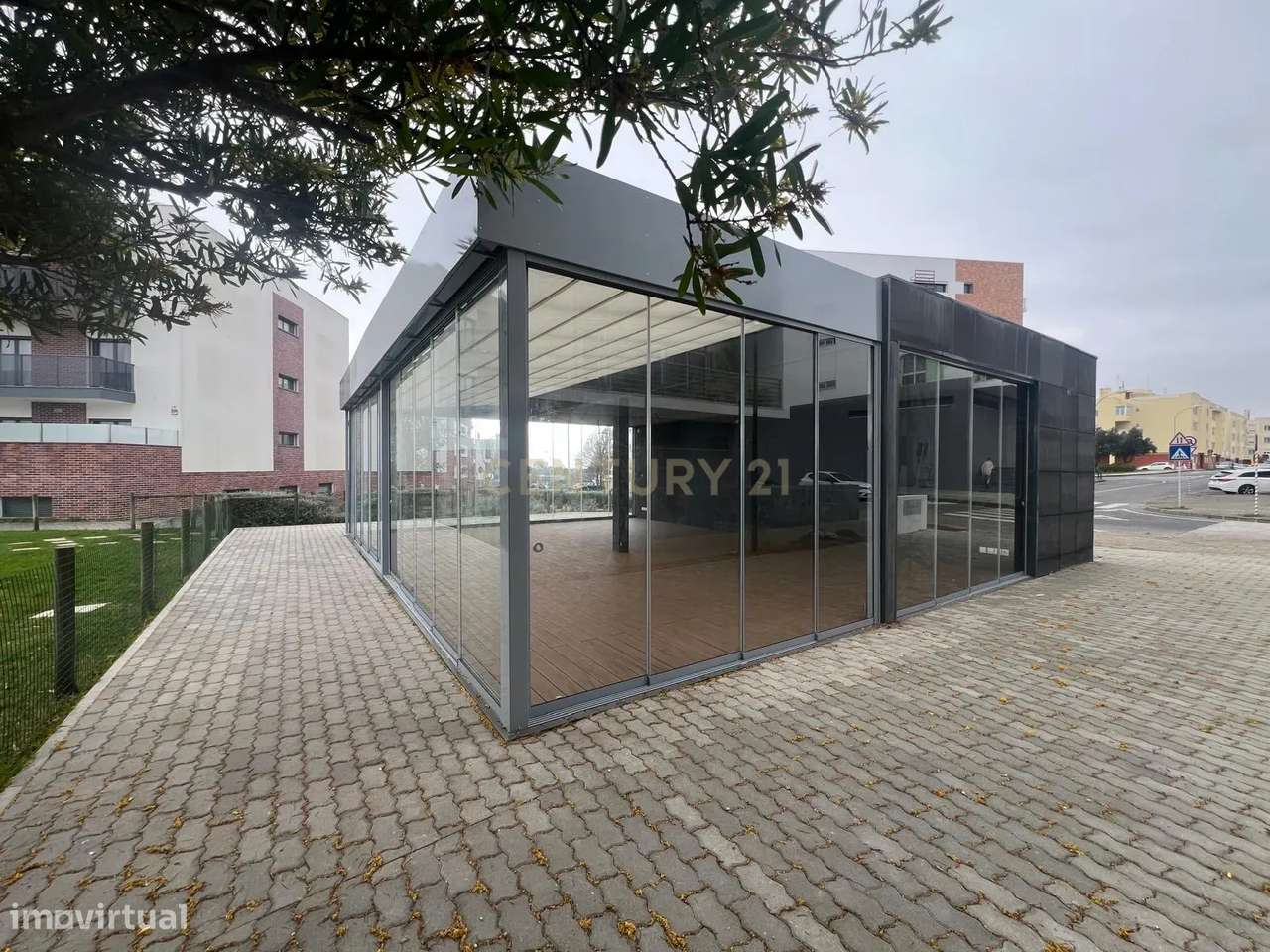 Espaço Comercial em Oeiras com 100m² e 2 Casas de Banho arrendada com - Grande imagem: 2/14