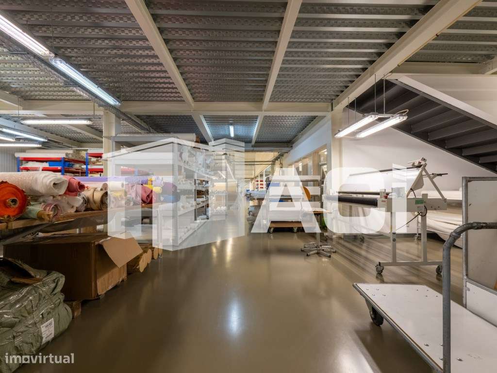 Armazém e Espaço Industrial de Excelência - 3 Pisos | Terreno de 5....-26