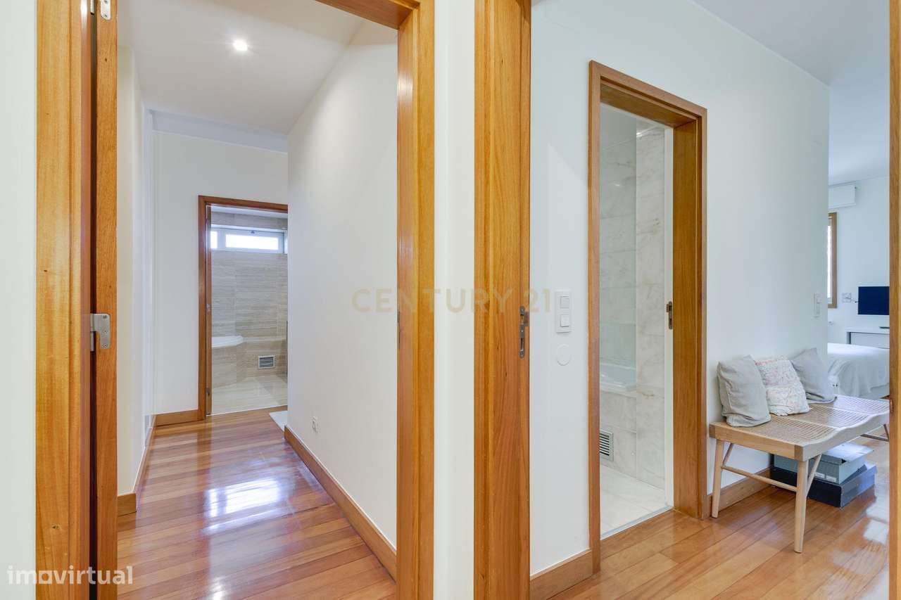 T4+1 na 1ª linha Condomínio fechado Parque das Conchas-30