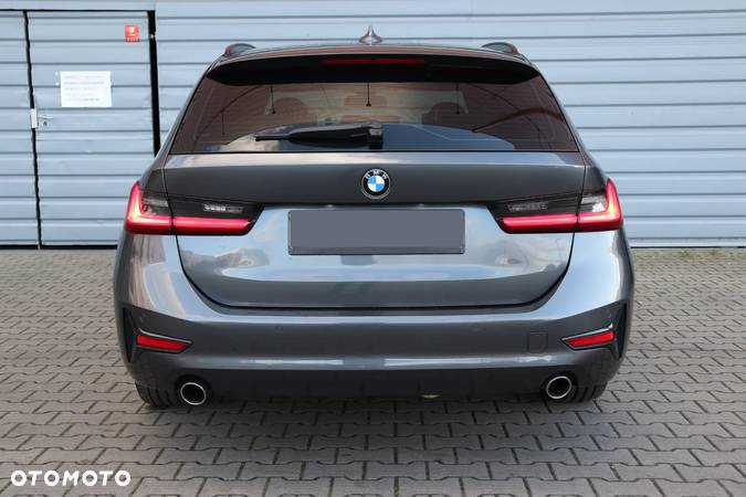 BMW Seria 3 318d Sport Line - 11