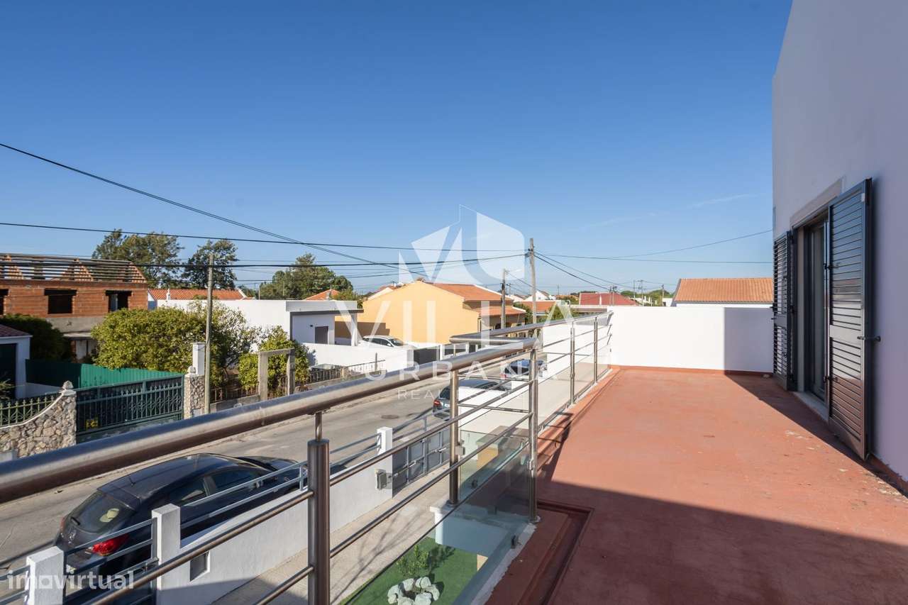 Moradia T3+1 Isolada com Jardim e Excelentes Áreas | Quinta do Anjo-51