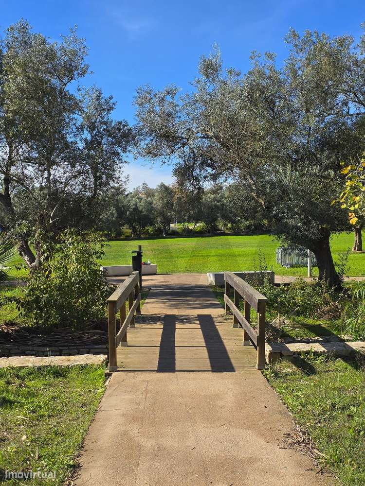 Estoril – Alapraia | Apartamento T2 Luminoso com Garagem Próximo da Pr-17