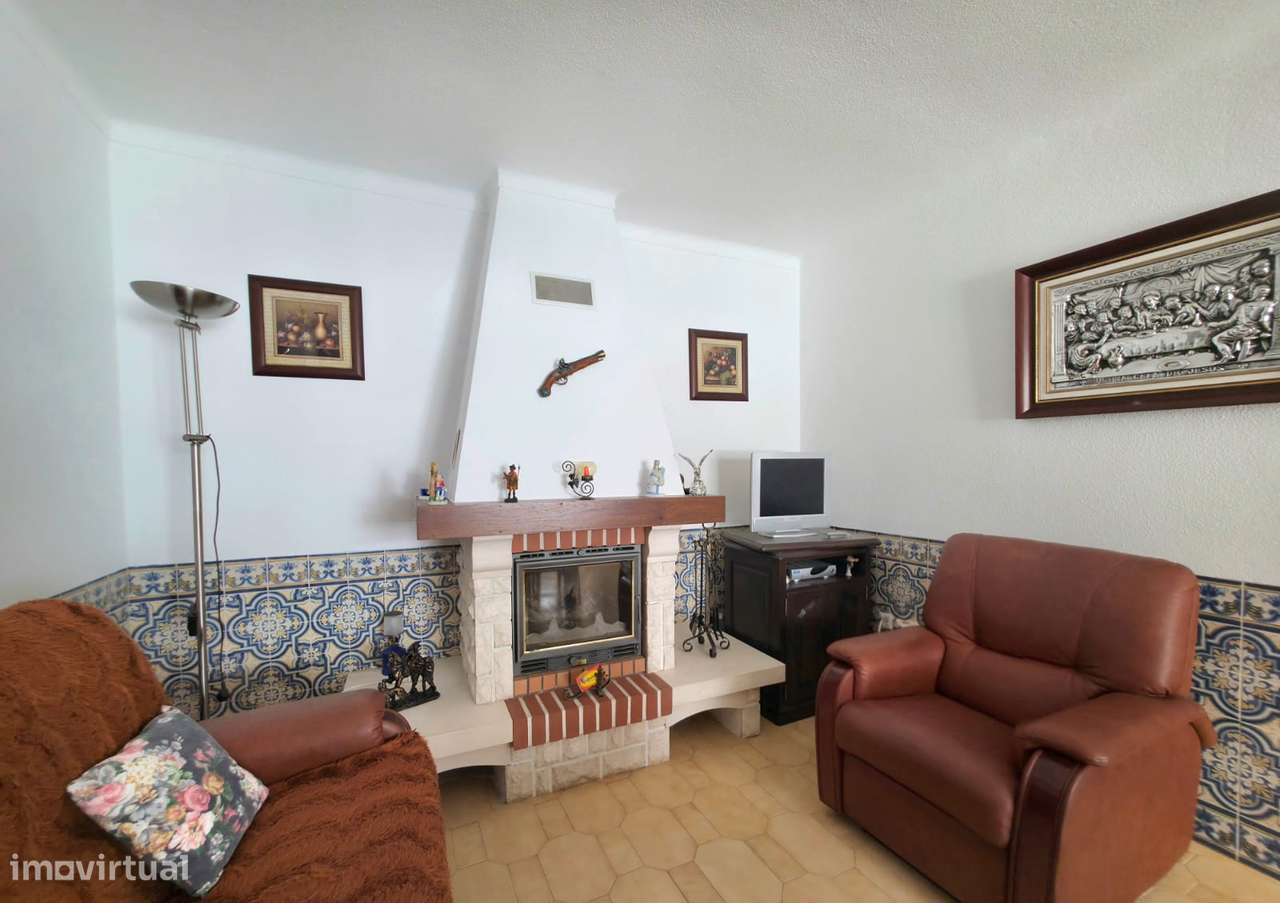 Prédio com 3 andares com utilização independente – Vendas Novas-36