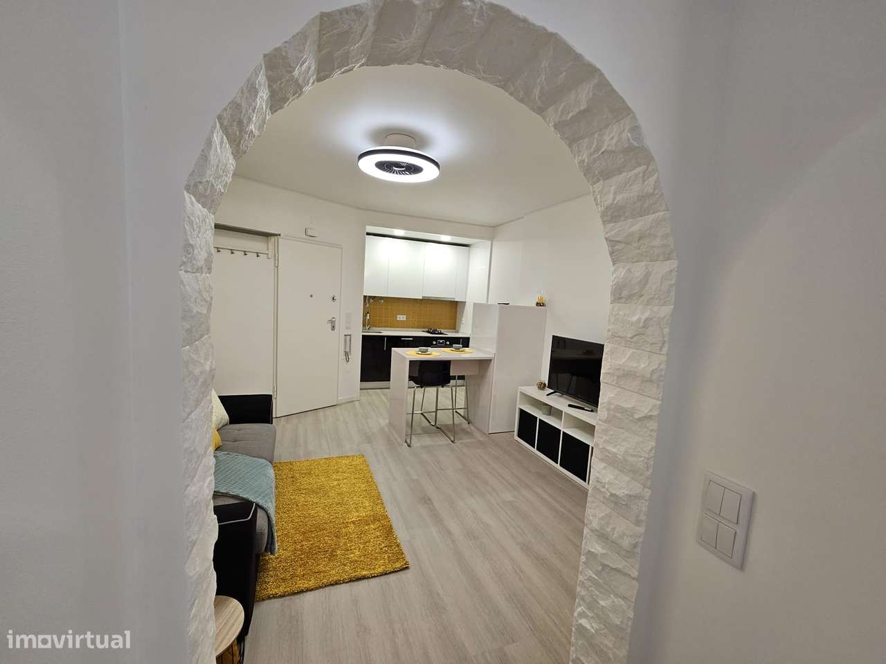 Apartamento T1. Excelente localização, mobilado  com estacionamento. - Grande imagem: 5/14