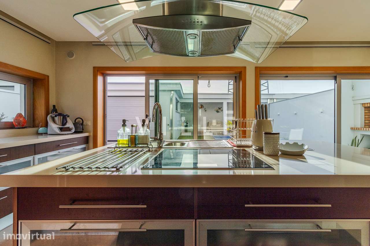 Moradia T4 com piscina aquecida e garagem dupla-31