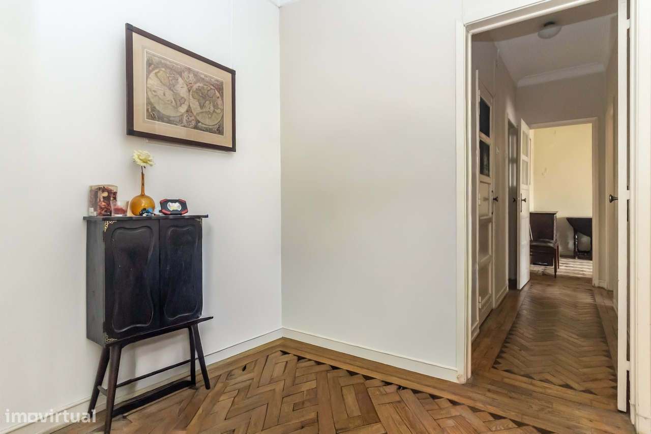 Apartamento T2, junto ao Hospital da Cruz Vermelha , em Benfica - Grande imagem: 3/29