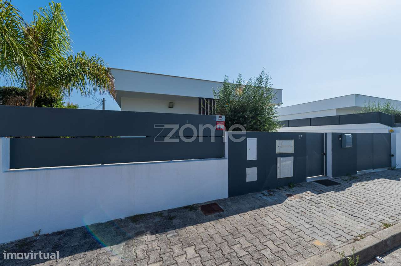 Moradia Térrea T3+1 com Piscina-57