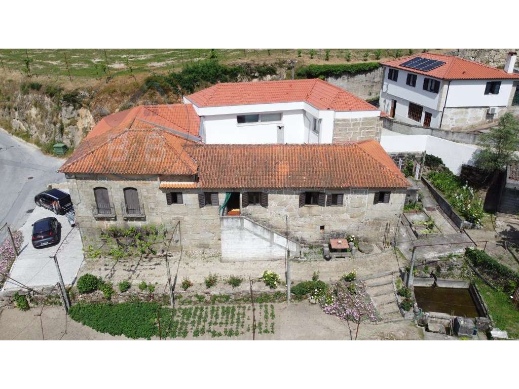 Moradia T4, em pedra, com terreno de 2.366 m² e Espigueiro datado d...-33