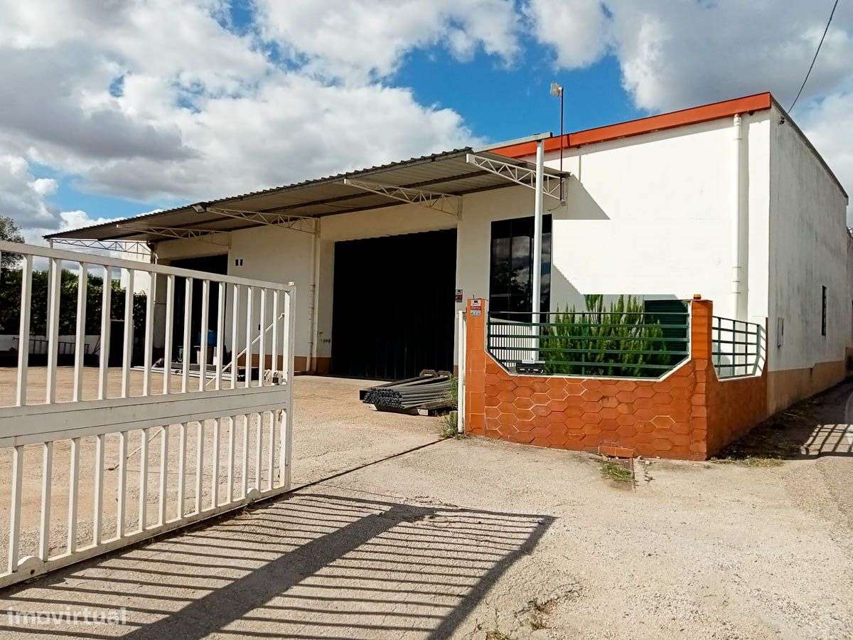 Armazém com 972m2 - Grande imagem: 3/3