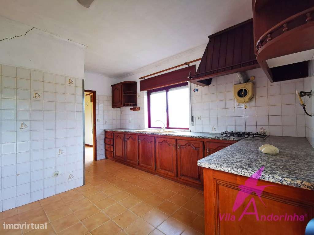 Moradia T2 com vista para a cidade e rio - Grande imagem: 4/25