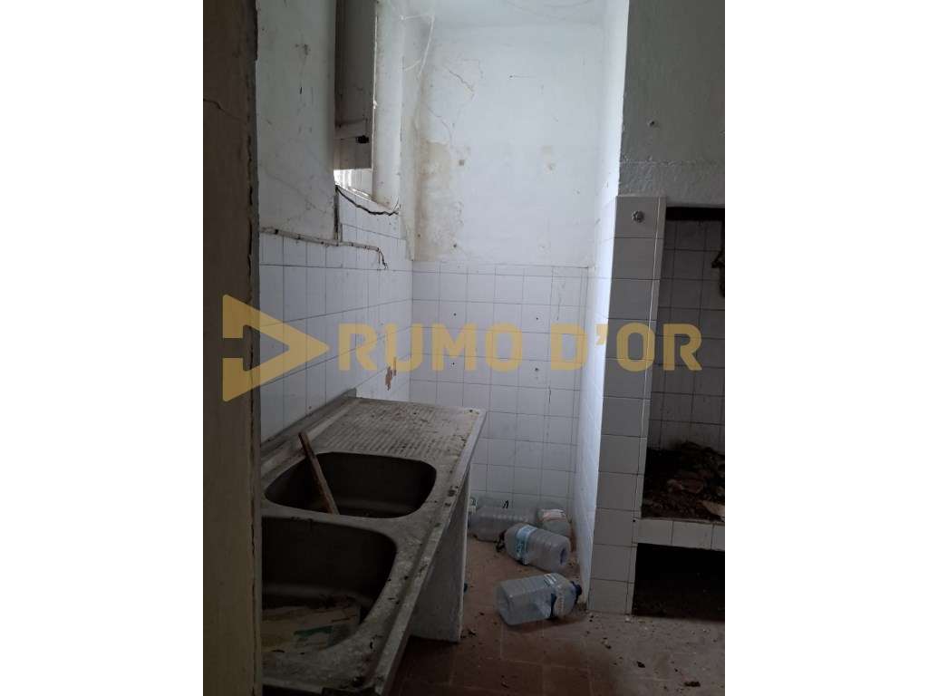 T2 com logradouro para recuperar - zona GNR - Grande imagem: 5/10