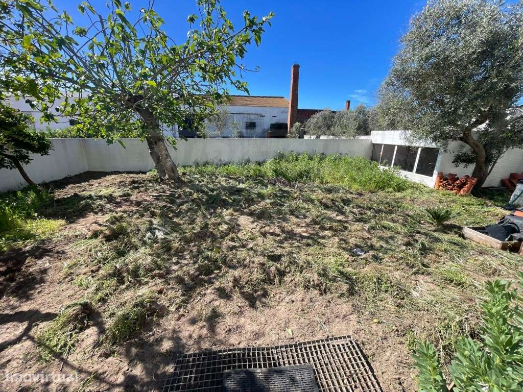 Moradia T4+3 com garagem, terraço e logradouro nas Ermidas-Sado-35