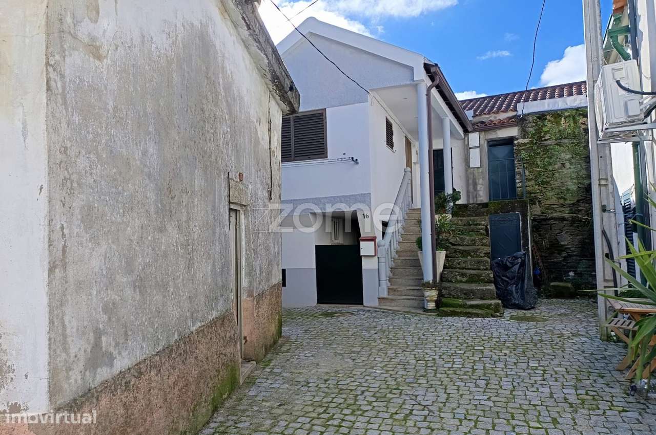 Reerguer com Estilo: Moradia T2 com Vista sobre Paços, Sabrosa-15