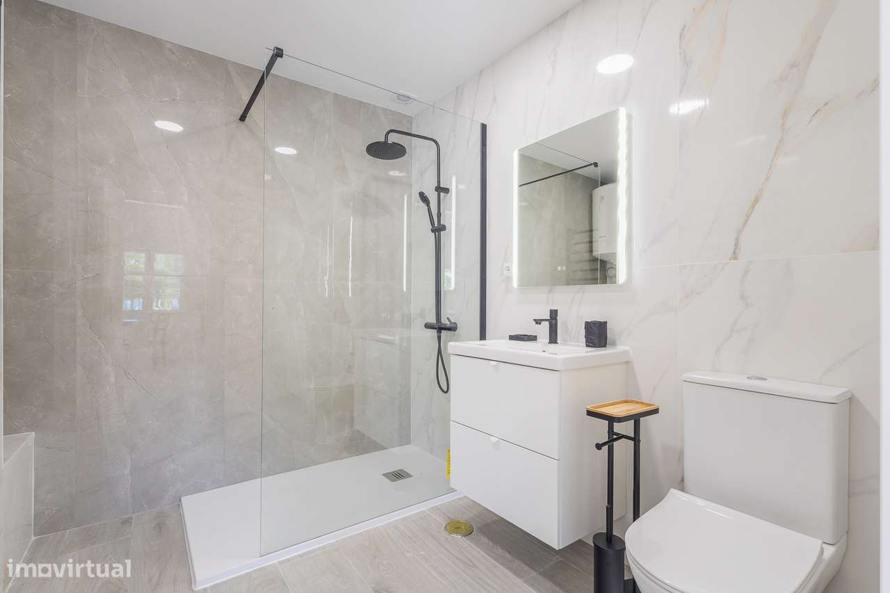 Entre o Mar e a Exclusividade – T1+1 Renovado em São Rafael-23
