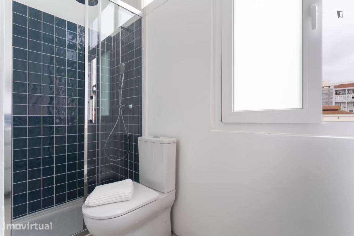 Quarto - localizado em Anjos Lisbon - Grande imagem: 4/12