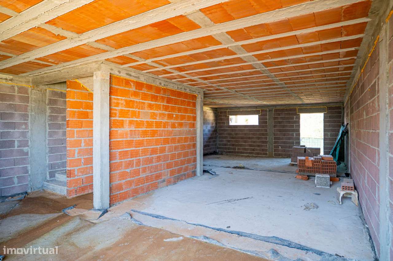 Moradia T3 por terminar em Cabanelas|Elevado potencial de investimento-17