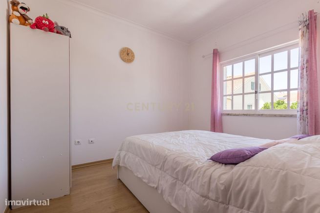 Moradia Geminada T3+1 com Jardim e Garagem-13