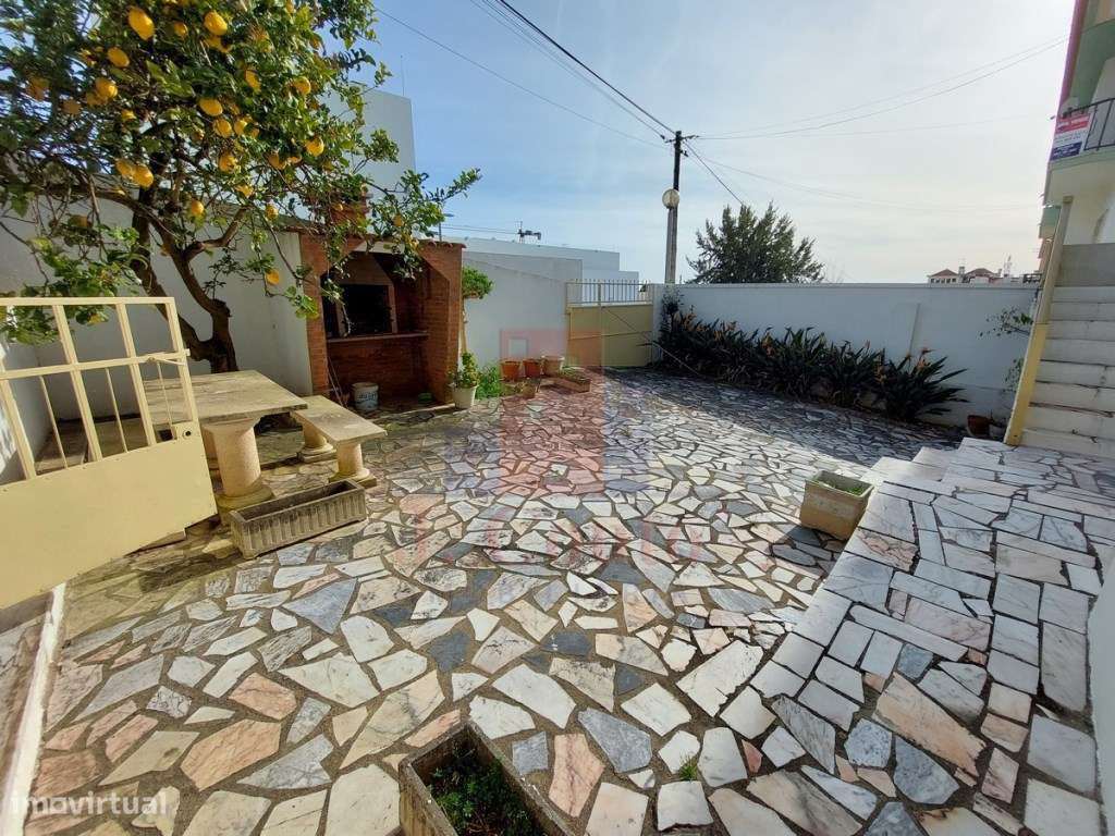 Prédio com 7 apartamentos no centro de Caldas da Rainha-42