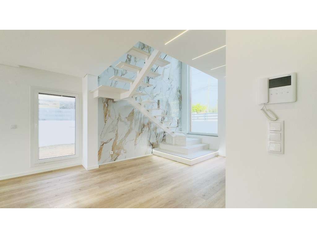 Moradia T4 com piscina - Quintinhas-5