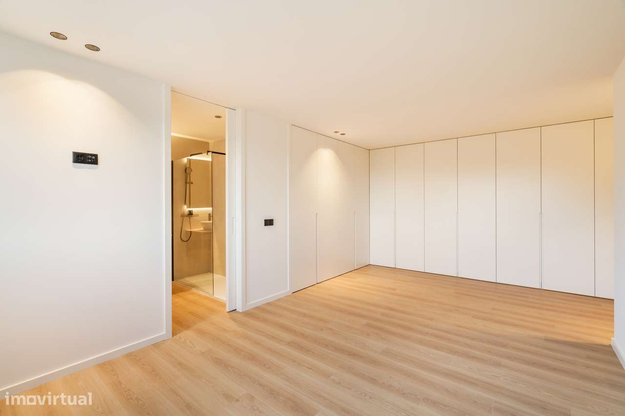 Apartamento T3 Novo com Vistas & Varanda-25