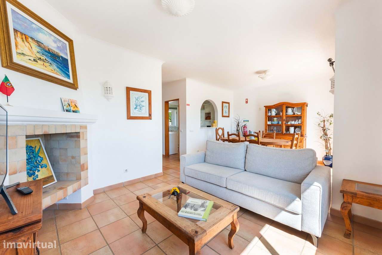 Charmosa Sobrada de 2 Quartos com Jardim e Vista para o Mar em Quinta - Grande imagem: 4/25