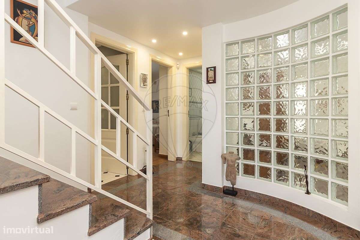 Moradia T4 isolada em Fernão Ferro - Grande imagem: 4/50