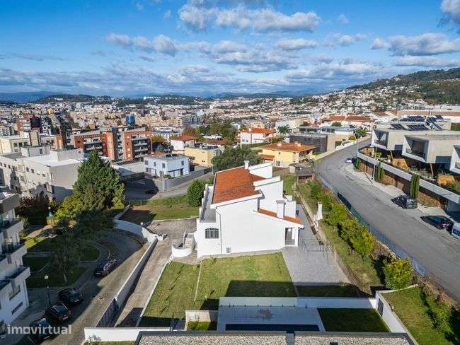 Moradia T5 à venda em Braga - Fraião-32