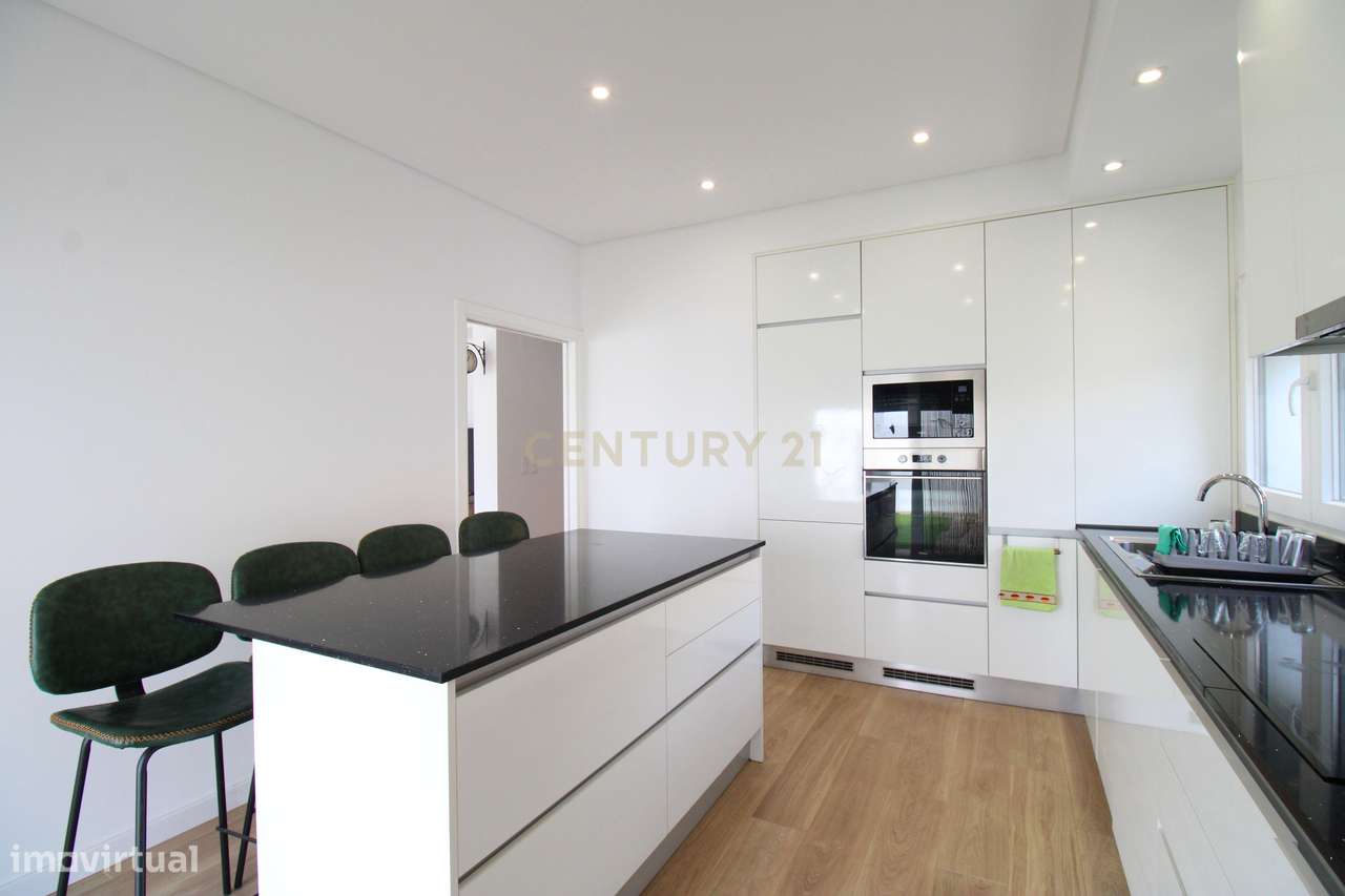 Moradia Isolada Térrea, em Fernão Ferro, Seixal - Quase Nova - Grande imagem: 4/32