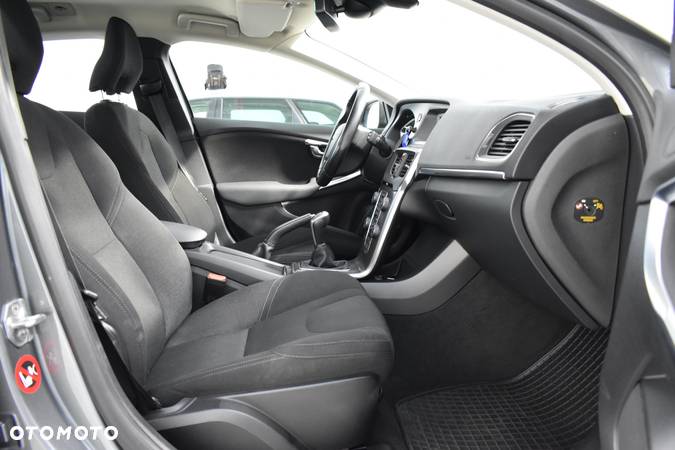 Volvo V40 T2 Momentum - 27