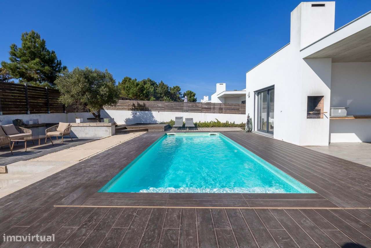 MORADIA MODERNA COM TRÊS QUARTOS, PISCINA E VISTAS FABULOSAS - Grande imagem: 4/43