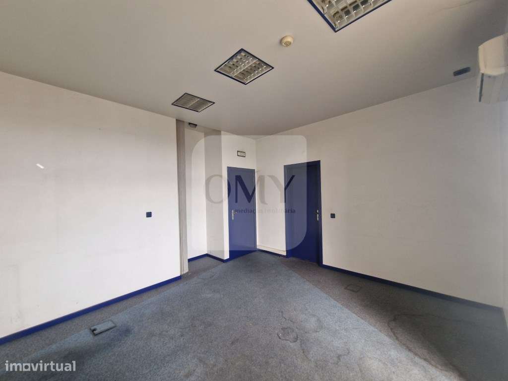 Loja com 2 frentes na Av. Aureliano Barrigas em Vila Real-7