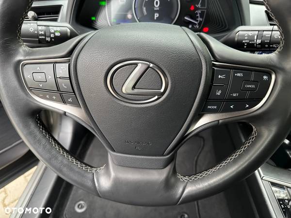 Lexus UX 250h Launch Edition - 16