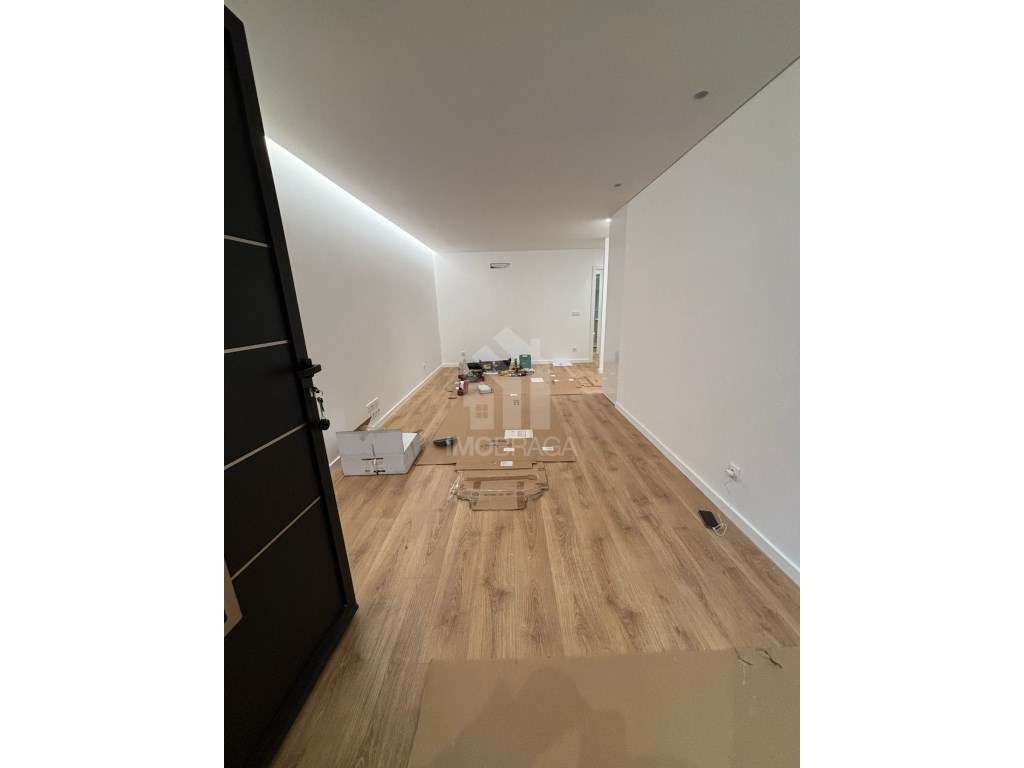 Venda Apartamento T2 Remodelado, em Lomar-8