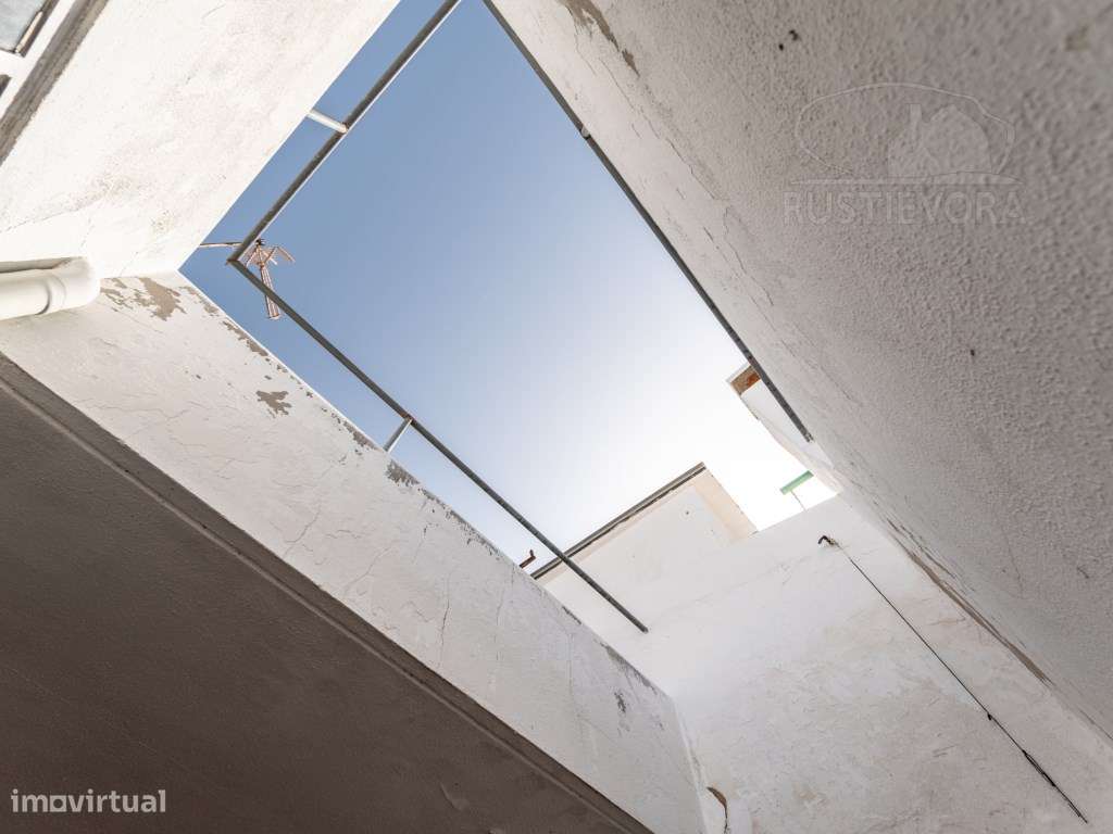 Moradia T2 em Cabeção com terraço-19