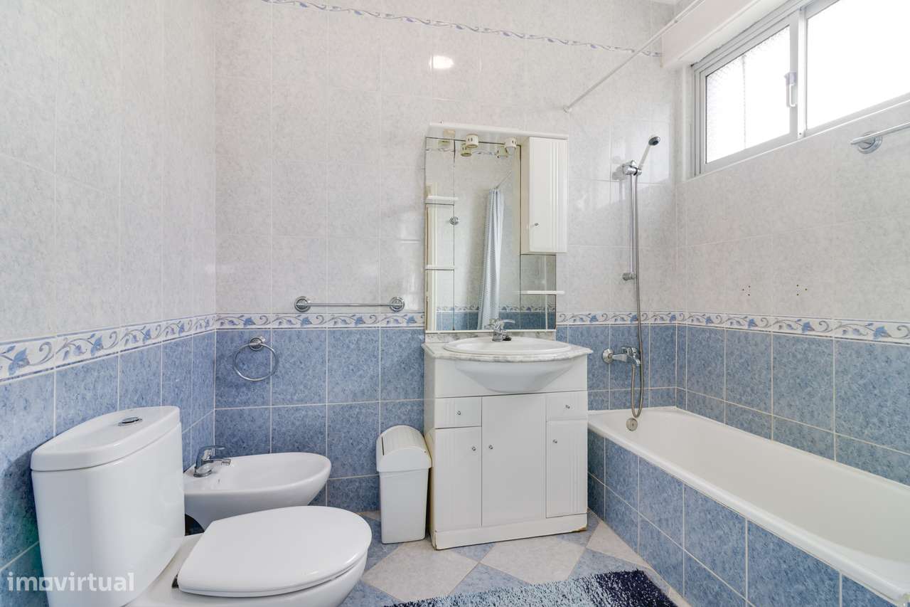 APARTAMENTO T3 | C/ ARRECADAÇÃO | ODIVELAS-17