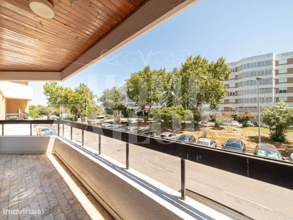 T3 com 183 m², varanda e suite no prestigiado Alto da Barra-3
