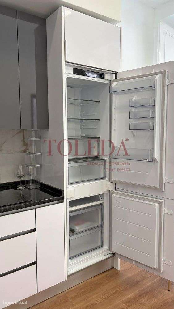 T2 em Santa Apolónia Remodelado com Terraço-5
