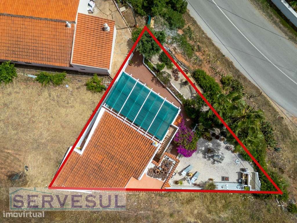 Charmosa moradia de 2 quartos de 121 m², inserida num terreno com 2...-37