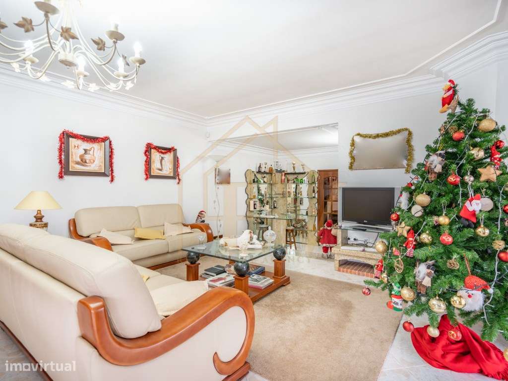 Moradia T4 em Aldão-25