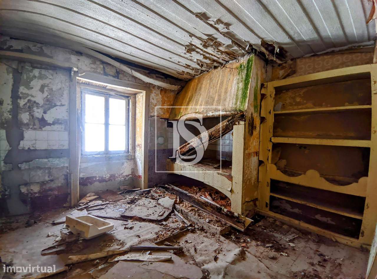 Moradia para Restaurar T4 Venda em São Miguel do Rio Torto e Rossio ao - Grande imagem: 4/11